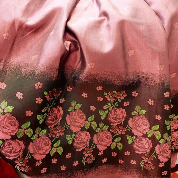 Traditional authentic Oktoberfest Dirndl Dress - Picture 2 of 3